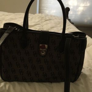 Dooney Bourke tote bag w/ handles/carry strap